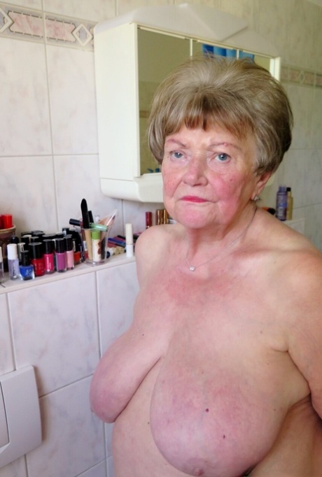 mamie seins tombants pornographique chaud archive