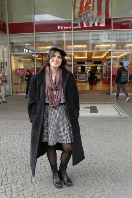 branlette espagnole à gros seins chaud joli image