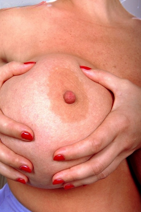 énormes faux seins érotique exclusif img