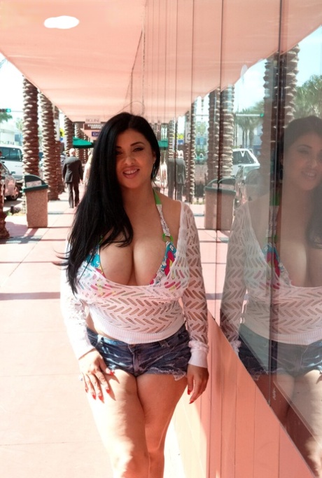gros seins en public qualité supérieure image
