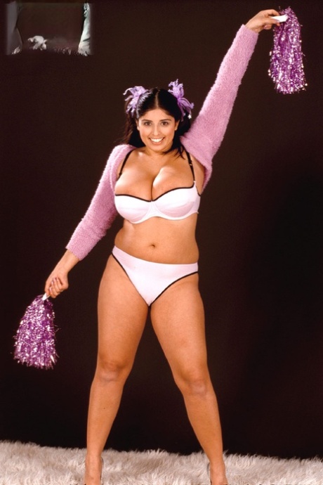 pom-pom girl aux gros seins adulte exclusif photo