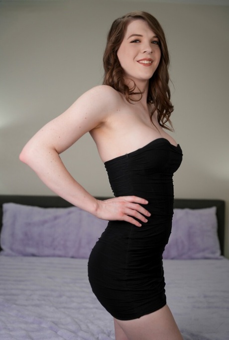 femminuccia transessuale sopra nudo img