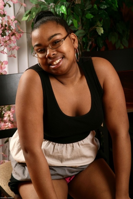 ébène épais assez chaud photos