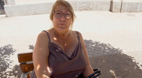 grand-mère nu parfait image