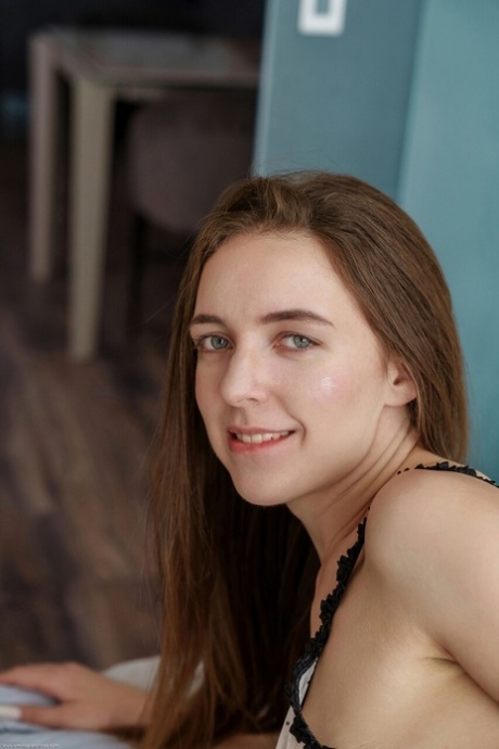 adolescent ukrainien parfait nu archive