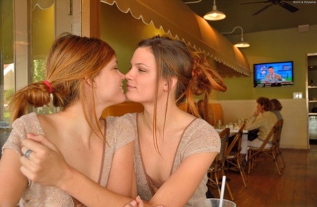 sœurs nues adulte de haute qualité photo